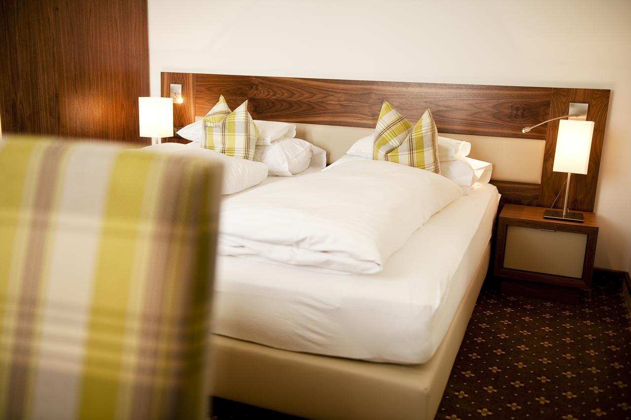 Hotel Zum Dorfschmied Klein Sankt Paul Esterno foto