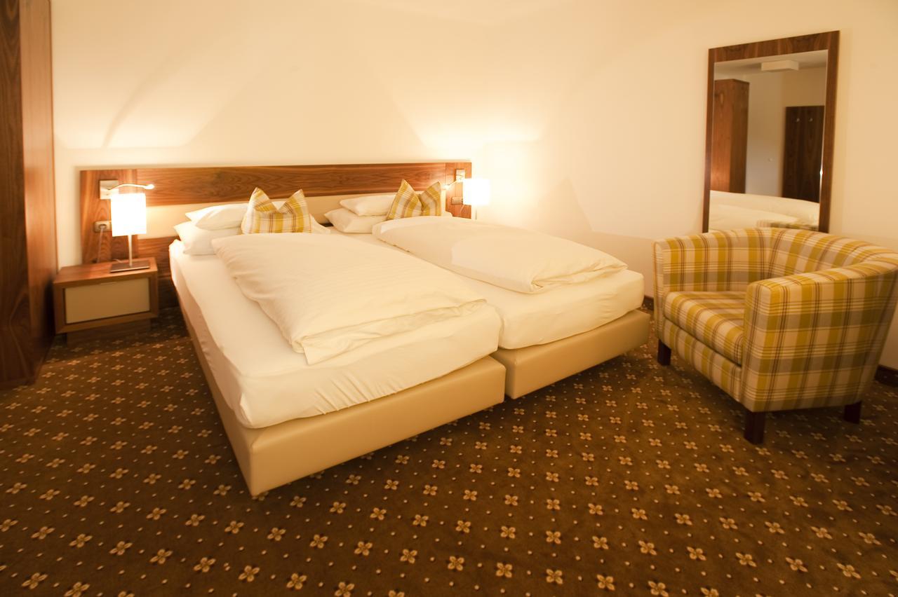 Hotel Zum Dorfschmied Klein Sankt Paul Esterno foto
