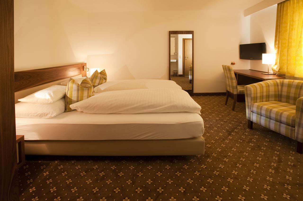 Hotel Zum Dorfschmied Klein Sankt Paul Esterno foto