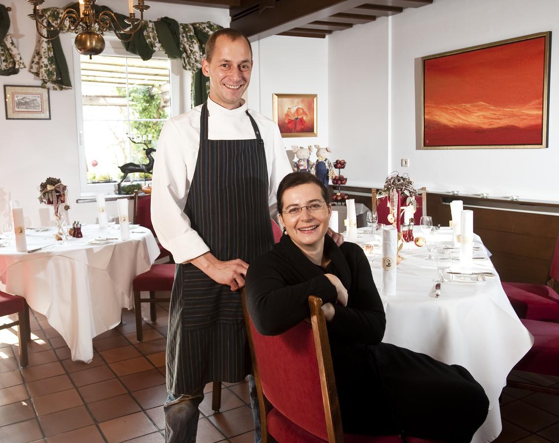 Hotel Zum Dorfschmied Klein Sankt Paul Esterno foto