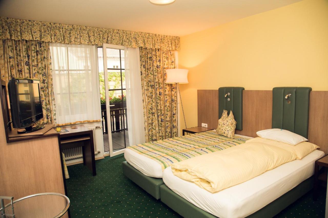 Hotel Zum Dorfschmied Klein Sankt Paul Esterno foto